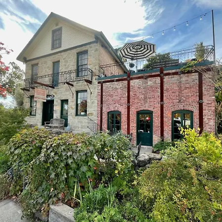 Maison Fleurie, A Four Sisters Inn-3