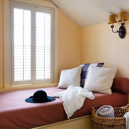 Maison Fleurie, A Four Sisters Inn-2